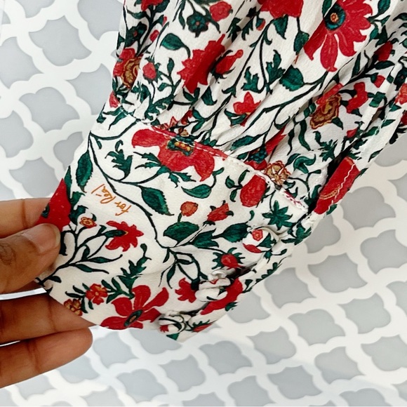 EUC Realisation Par The Bennie Silk Top in White Batik Floral by Realisation Par - Picture 9 of 13